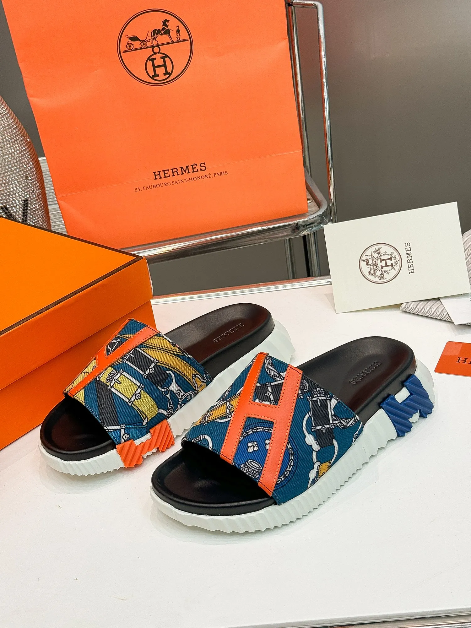 👟👟Ex-factory price 460👟👟 ♥The latest Hermes (HERMES) ▼Slippers, thong toe sandals, flat shoes, beach shoes, calfskin non-woven splicing. Outsole, original IP foam bottom, light and soft, comfortable for the upper foot, size 35-46